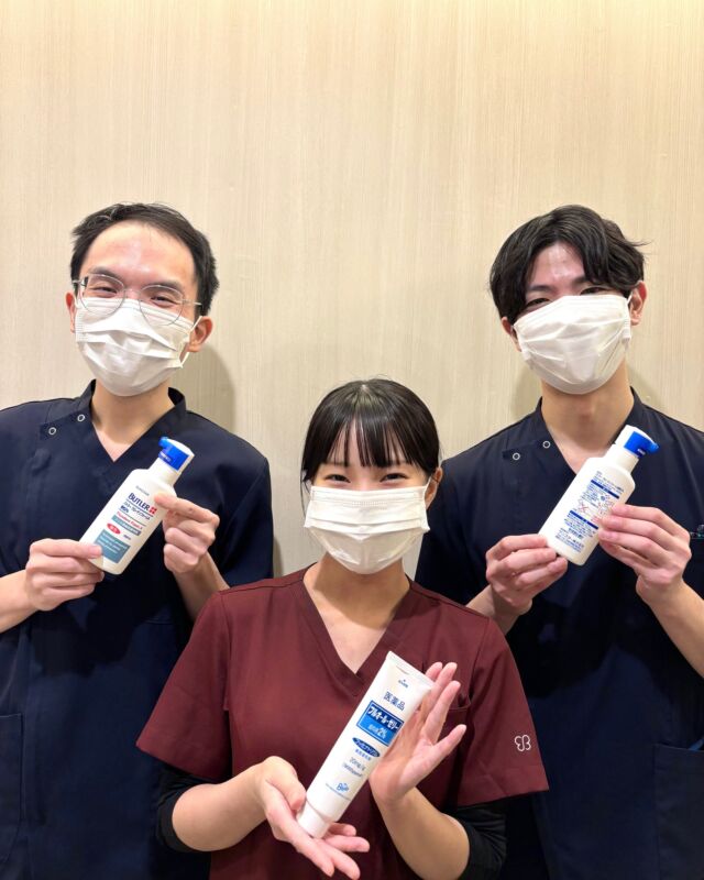 @masedental 🦷

こんにちは！間瀬デンタルクリニックです🦷🪥

当院では定期検診でお口の中のチェックやフッ素塗布を行っています😊

フッ素の効果は主に３つ！
① 歯を酸に強くする
② 再石灰化を助ける
③ むし歯菌の働きを抑える

当院で使用しているフッ素は、一般的な歯磨き粉の約6〜7倍😲にあたる【9,000ppm】の #高濃度フッ素 を配合しています。
定期的に塗布することで、むし歯予防に非常に有効です🌸

乳歯へのフッ素塗布は、これから生えてくる永久歯を守るためにも重要です！
また、永久歯へのフッ素塗布は、加齢や歯周病で歯ぐきが下がって露出した歯の根元や、被せ物の下のむし歯を予防します✨

間瀬デンタルクリニックでは、歯磨きの状態やむし歯のリスクなどを確認しながら、
お一人おひとりのお口に合わせた予防を行っています🌱

＊＊＊

【医療法人社団幸陽会 間瀬デンタルクリニック】

〒293-0001 千葉県富津市大堀2-16-10
TEL 0439-87-8211
受付時間 8:30-17:30

＊＊＊

#間瀬デンタルクリニック #予防歯科 #歯科衛生士 #予防管理型歯科医院