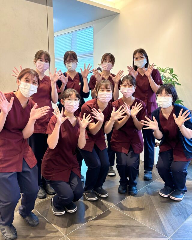 @masedental 🦷

こんにちは！間瀬デンタルクリニックです🦷🪥

歯医者さんって、ちょっと緊張しませんか？

「何をされるんだろう……」
「うまく症状を説明できるかな……」
そんな不安がある方にも、安心して通っていただけるよう、
当院では、#担当制 を取り入れています🌿

毎回できるだけ同じスタッフが担当することで、
前回きになっていたところの確認など
お口の変化を一緒に見ていくことができます☺️

歯のことって、
わざわざ相談するほどでもないかな……
と思うような小さなこともありますよね。

だからこそ、
「いつもの人にちょっと聞ける」
そんな関係を大切にしています。

痛くなってからではなく、
何も気にならないときから。

まずは気軽に、
お口の健康チェックに来てみませんか？🪥✨

＊＊＊

【医療法人社団幸陽会 間瀬デンタルクリニック】

〒293-0001 千葉県富津市大堀2-16-10
TEL 0439-87-8211
受付時間 8:30-17:30

＊＊＊

#間瀬デンタルクリニック #歯科医師 #歯科衛生士 #予防歯科